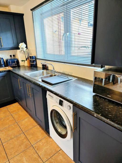 Home From Home 3 Bed,2 Bath House With Garden&Parking Near Centre&Tram Stop Sheffield Exterior photo
